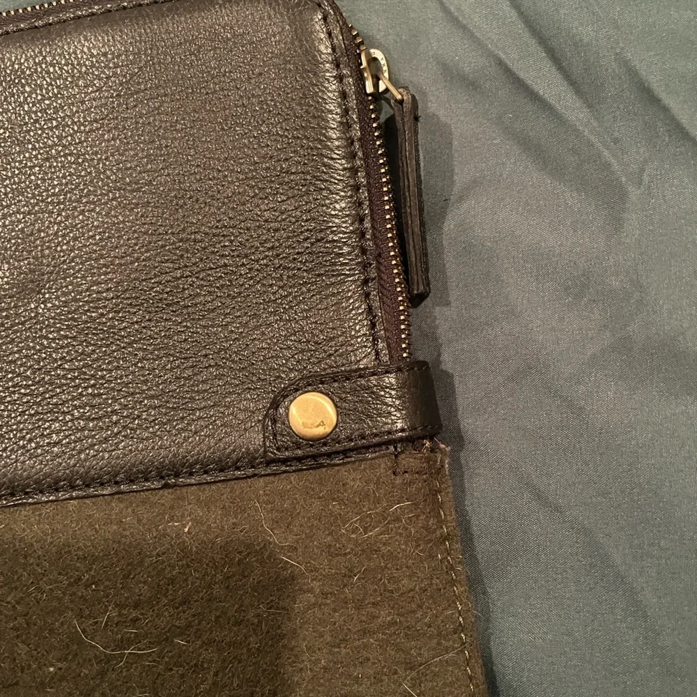 Honest Wolf Travel Bag Sleeve